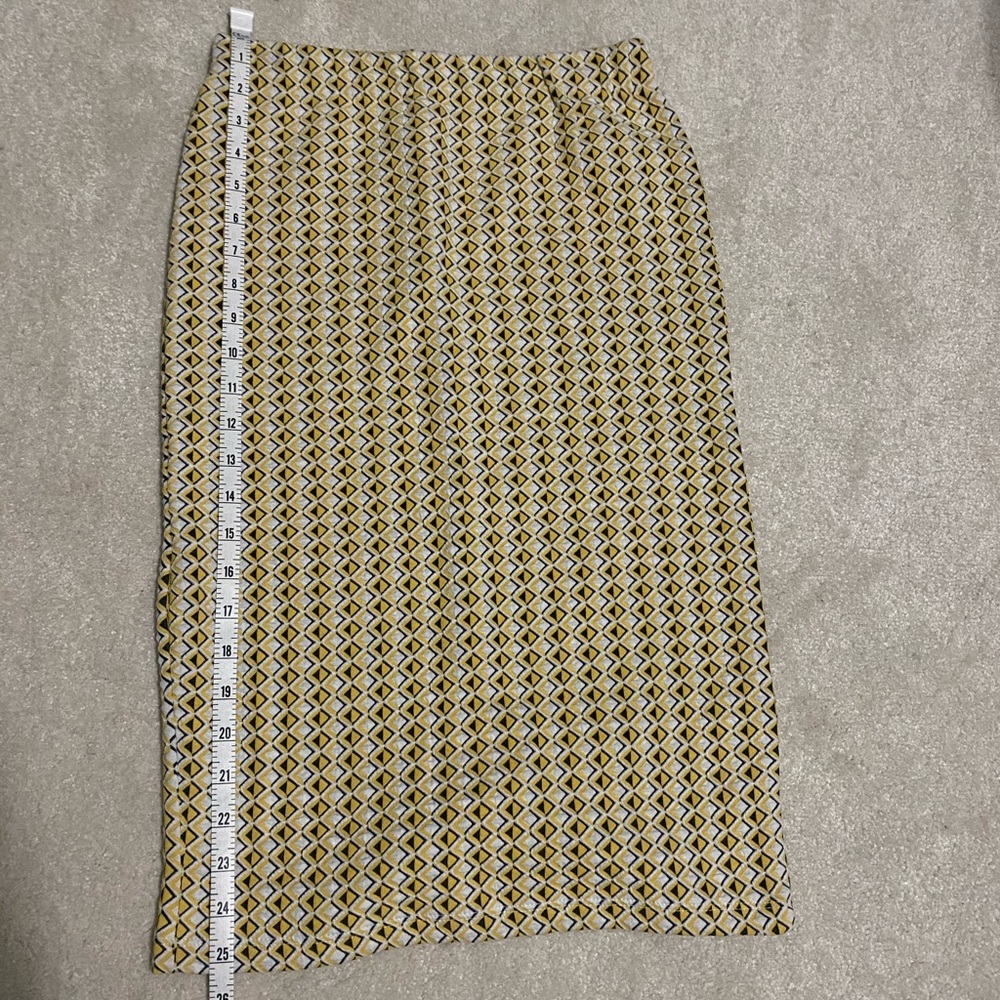 Sold: Zara printed yellow skirt Sz Medium - Picture 6 of 10